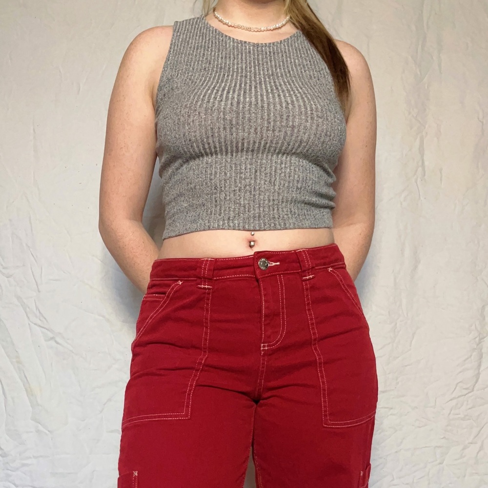 grey top